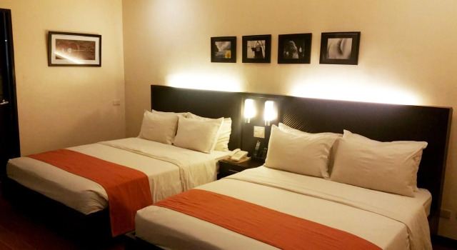 Четырёхместный люкс Premier RedDoorz Plus at Hotel Esse