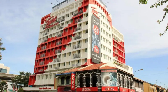 Кровать в общем номере Nio Hotel