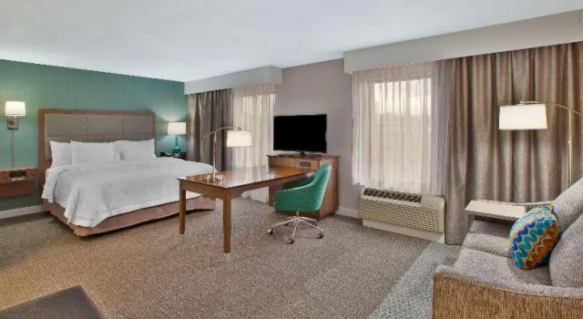 Студия Hampton Inn & Suites Alliance