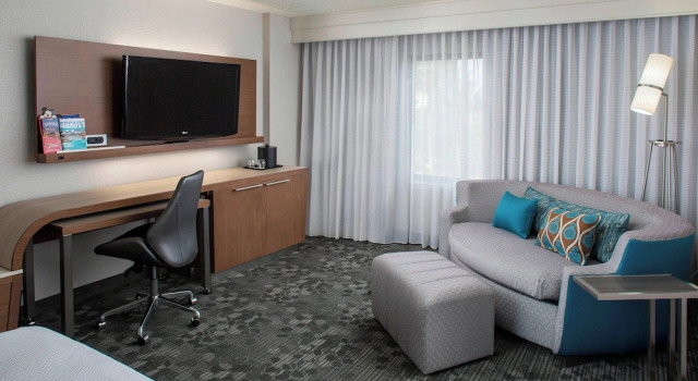 Четырёхместный номер Standard с видом на бассейн Courtyard, Lake Buena Vista, Orlando Marriott Village