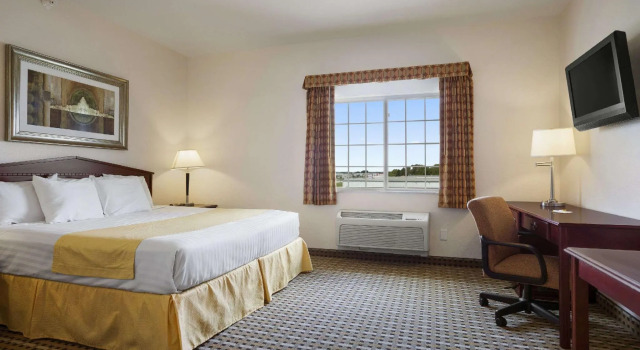 Двухместный номер Standard Days Inn & Suites by Wyndham Columbus NE