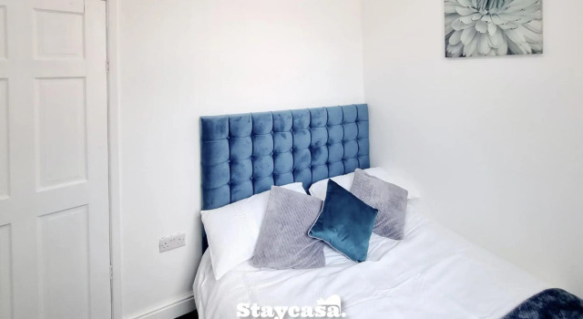 Cowesby Co-Living - Private Room Self-Cater, Забронировать Отель Отели Манчестера с парковкой, Парковка
