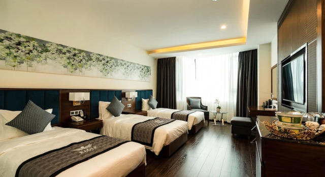 Трёхместный номер Deluxe с видом на город Eagle Hotel