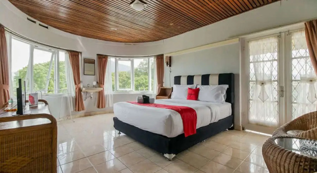 Номер Deluxe RedDoorz near Ngarai Sianok Bukittinggi
