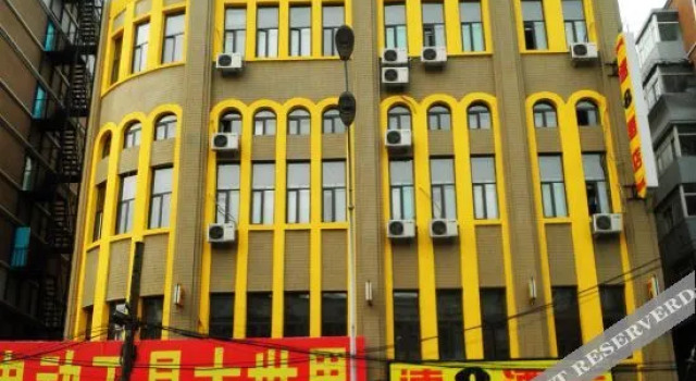 速8酒店(长春火车站南广场店), Rezervovat Hotel Čchang-čchun 
