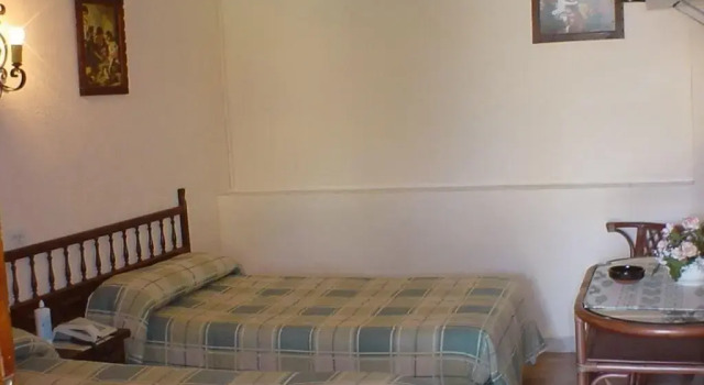 Hostal las Encinas, Prenota Hotel Hotel a Estremadura con parcheggio, Parcheggio
