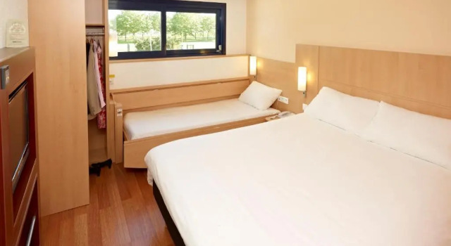 Трёхместный номер Standard Отель ibis Site du Futuroscope