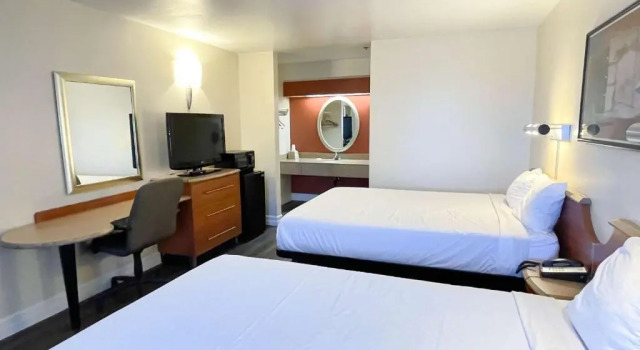 Четырёхместный номер Standard Motel 6-Barstow, CA