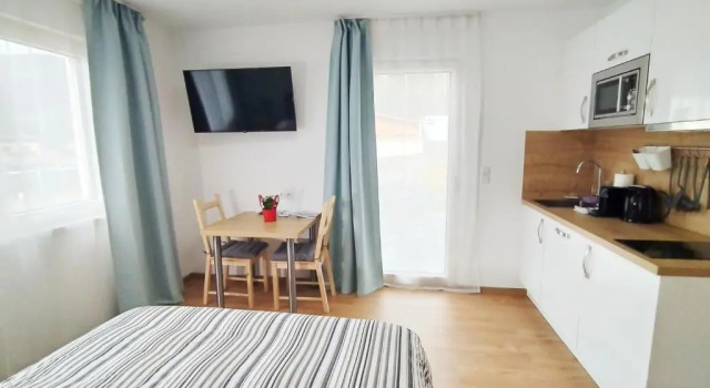 Студия ALPsmart Apartments - Playground, Bike garage, Terrace, Sauna, near Lake