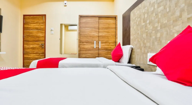 OYO 40762 Sr Grand, Rezerwuj Hotel Hotele w Andhra Pradesh z parkingiem, Parking