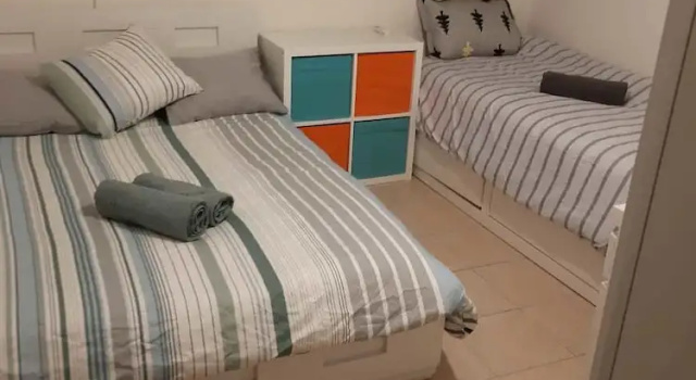 Апартаменты Roomy Apt. w Seaview Fireplace & Netflix