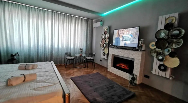 Crystal Central Apartment