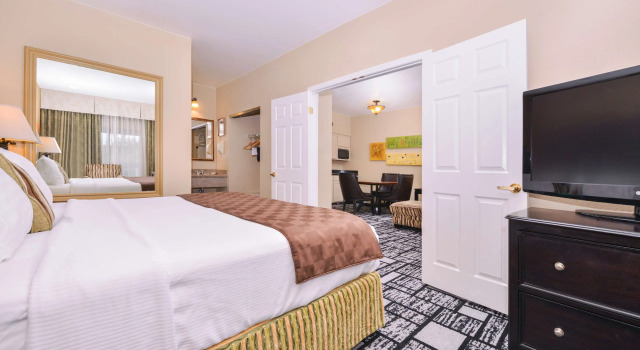 Best Western Plus Meridian Inn & Suites, Anaheim-Orange, Забронировать Отель Отели Disneyland California с парковкой, Парковка