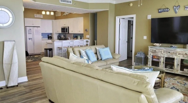 Beautiful Condo with Spacious Balcony to Enjoy Fascinating Ocean View - Unit 1002 by RedAwning, Забронировать Отель Панама-Сити Панхэндл Флорида, рядом с Загородный клуб "Сигнал Хилл"
