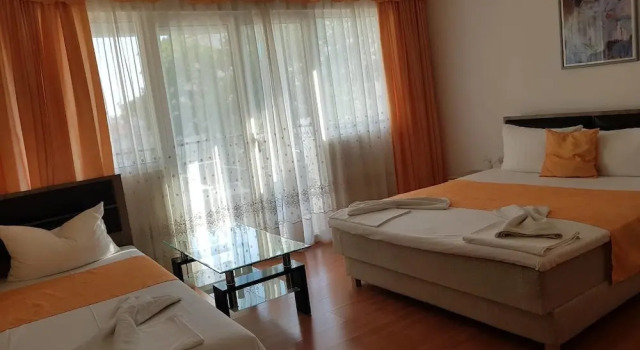 Апартаменты с 3 комнатами с балконом Saki Apartmani