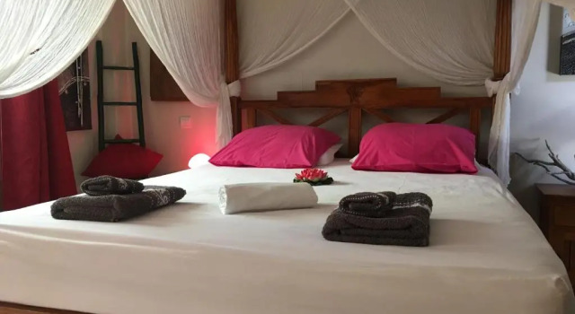 VeLouThim Apartments, Book Apartment Hotels in Saint-Paul with Parking, Parking
