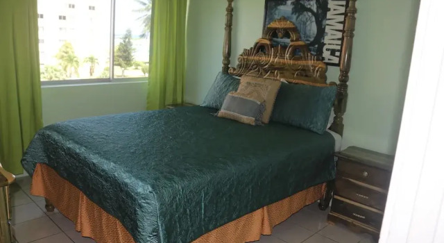 Lawerence Pool House 2 Bedroom With Pool, Забронировать Вилла Отели Монтего-Бэй с парковкой, Парковка