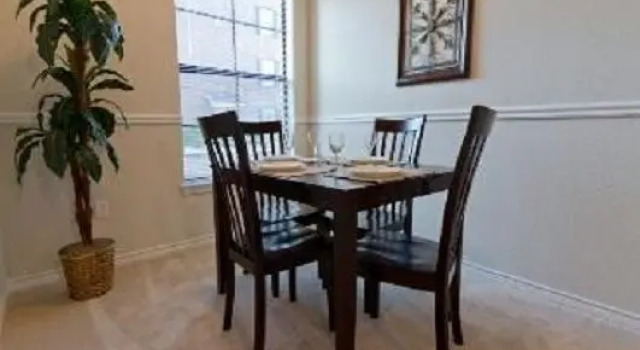 The Oaks at Lakeview by ExecuStay (EXEC-MW.OAKS-2BR), Book Hotel Omaha Nebraska