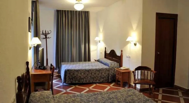 Трёхместный номер Standard с балконом Hotel Andalucia