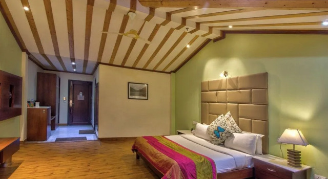 Piccadily Hotel Manali, Забронировать Отель Отели Манали с бассейном, Бассейн