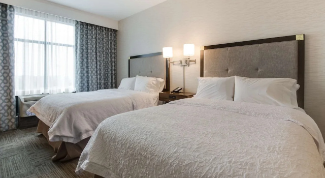 Четырёхместная студия Hampton Inn White House