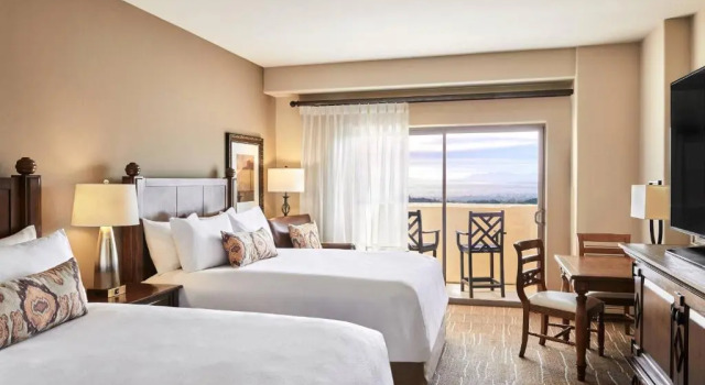 Четырёхместный номер Premium с видом на город JW Marriott Tucson Starr Pass Resort