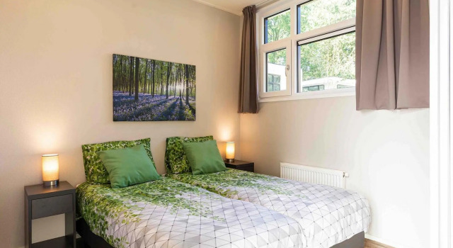 Modern chalet with spa and sauna, in a holiday park, 8 km. from Hoorn, Rezervasyon Şale Lunteren Veluwe