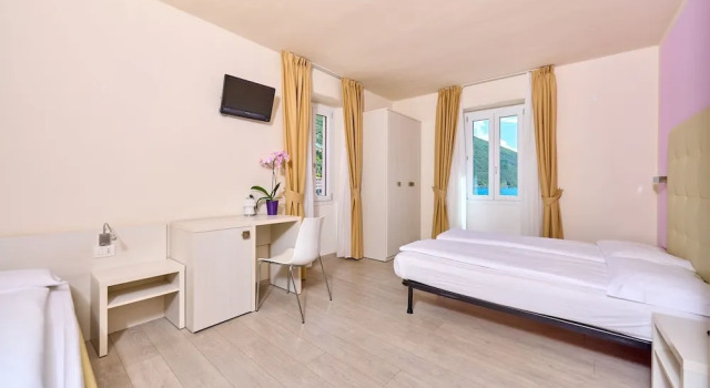 Трёхместный номер Standard с балконом и с видом на озеро Hotel Geier