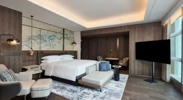 Люкс Deluxe Отель Courtyard by Marriott Zhuhai