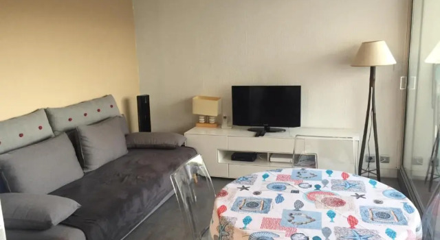 Апартаменты c 1 комнатой Joli petit appartement rénové au centre du Boucanet