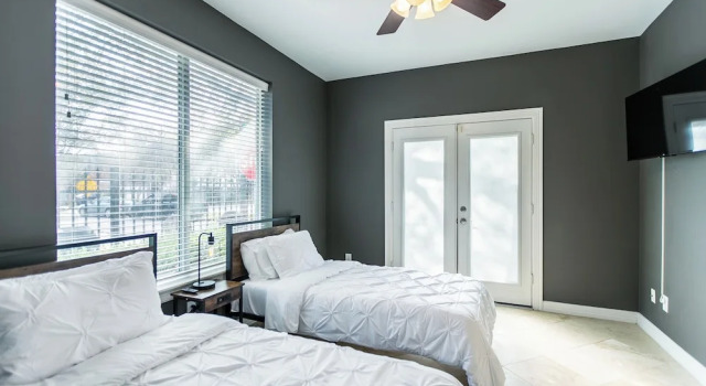 Montrose Lodge by Dunyha, Забронировать Вилла Хьюстон Texas Gulf Coast, рядом с Коллекция Менил