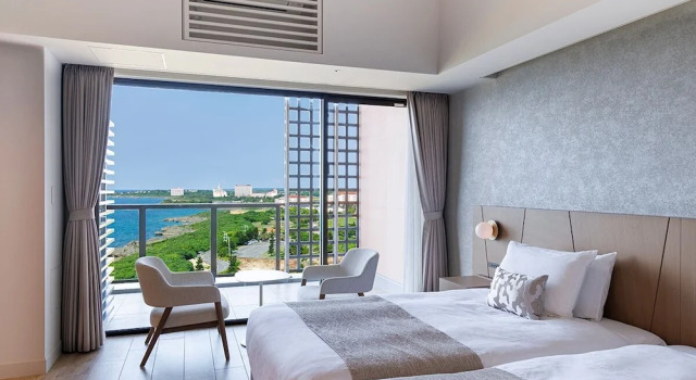 Люкс Deluxe с 2 комнатами с видом на океан Hotel Shigira Mirage Beach Front