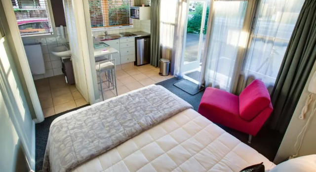 Студия ASURE Colonial Lodge Motel
