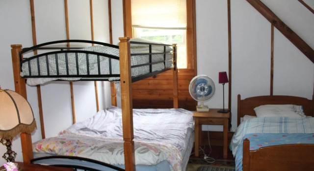 Earth Club Factory Guest House, Prenota Affittacamere Denman Island 
