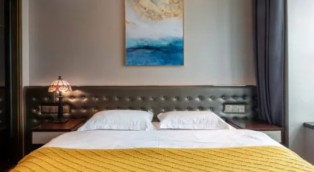Deluxe suite Monterey Apartment