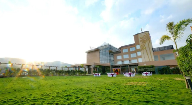 Люкс Luxury Regenta Resort Belagavi