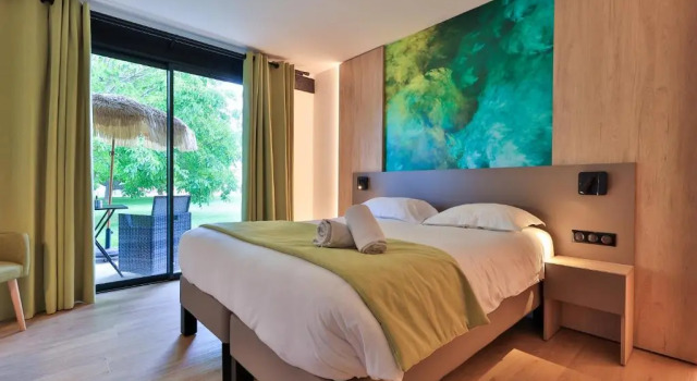 Номер Deluxe Logis Hôtel & Spa Déjeunez Sous LArbre