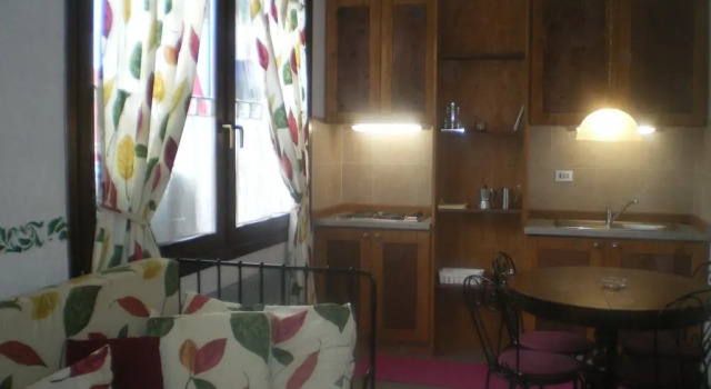 Jolly Residence