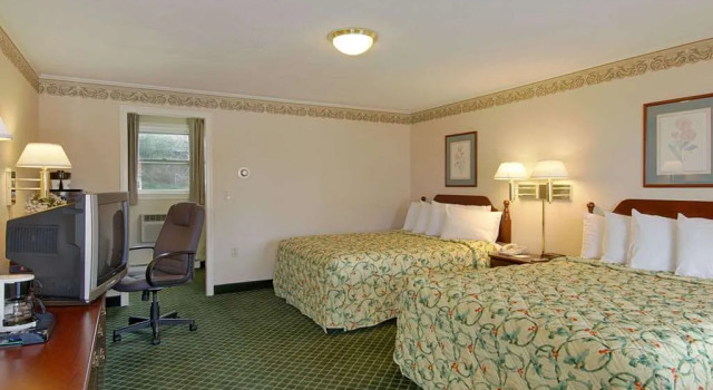 Days Inn Concord, Varaa Hotelli Hotellit New England uima-altaalla, Uima-allas