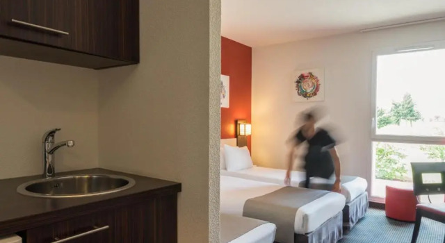 Трёхместный номер Standard Hôtel Pont Rouge , Carcassonne