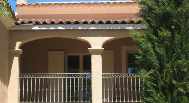 Les pins de jol, Book Hotel Saint-Quentin-la-Poterie Gard