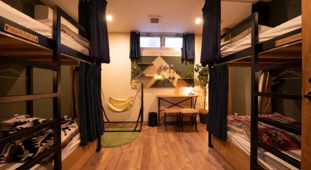 Кровать в общем номере Glamping Tokyo Asakusa