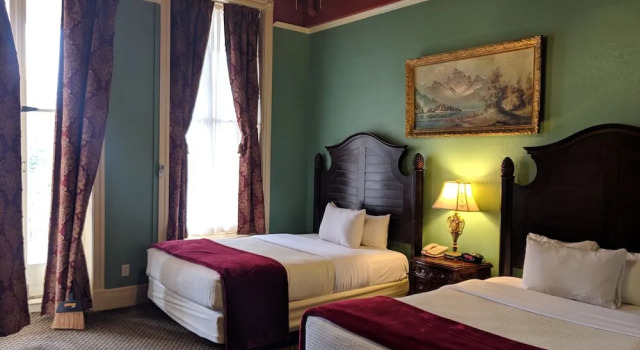 Четырёхместный номер Premium с красивым видом из окна The Crescent Hotel and Spa