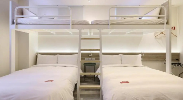 Кровать в общем номере MINI HOTELS