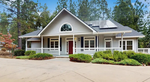 Коттедж 4BR Home w/ Decks & Arcade Games, Near Yosemite