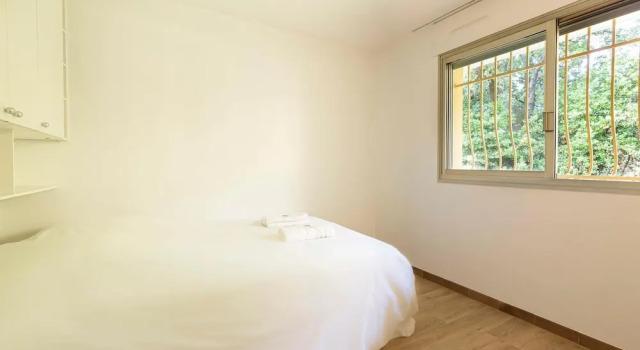 Superb 2 bedrooms flat for 4 people in residence, swimming pool, parking, Забронировать Отель Отели Приморских Альпы с бассейном, Бассейн