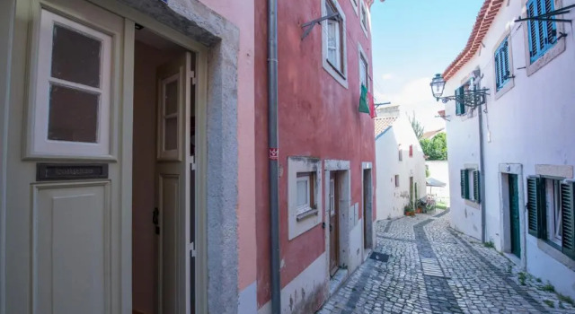 Portugal here I Come - Alfama-Castelo
