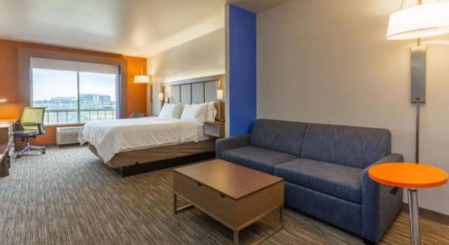Люкс Holiday Inn Express Rockford-Loves Park by IHG