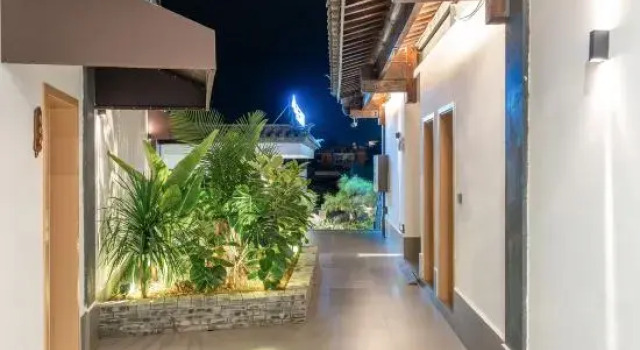 Jianshui Yiyunting Inn