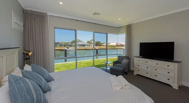 A Waterside Paradise, Book Vacation Home Geographe Western Australia